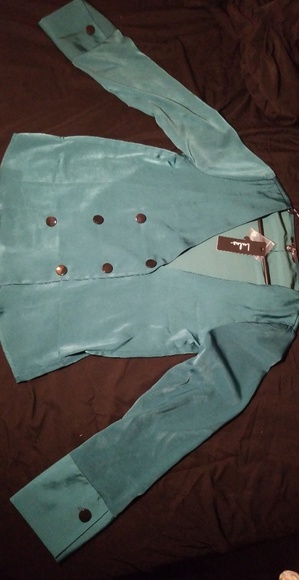 LuLus green buttoned light weight blazer shirt - Picture 3 of 6